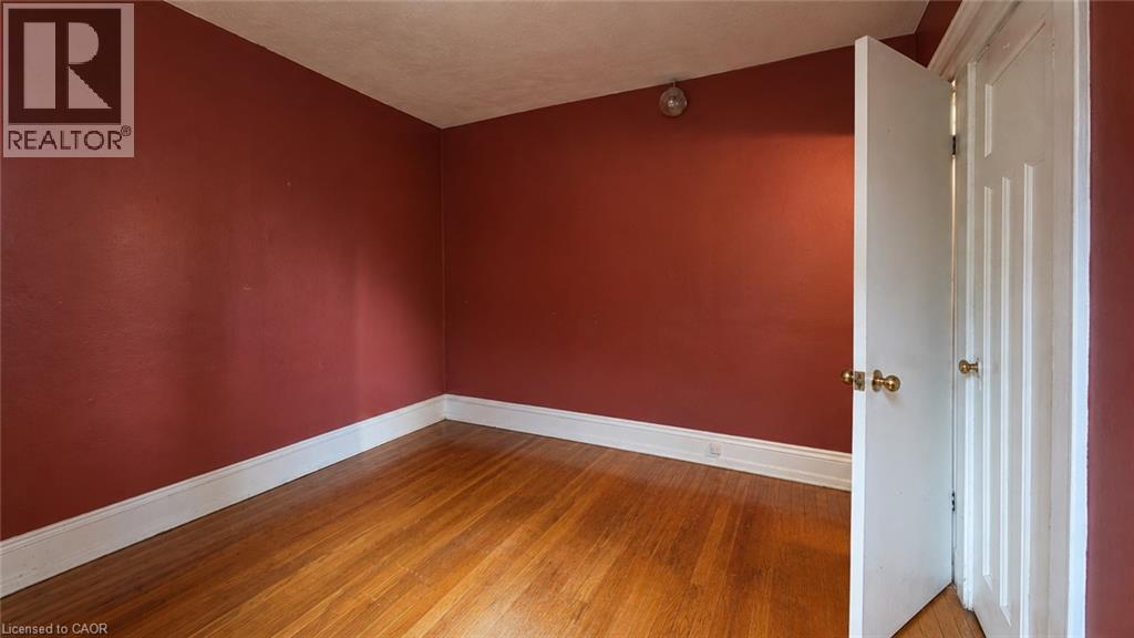 229 Hess Street S Unit# 4 Property Photo 6
