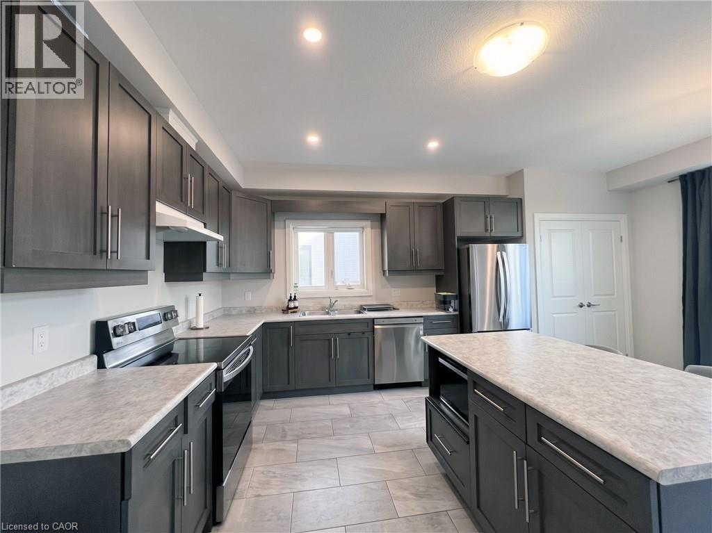 7474 Sherrilee Crescent Property Photo 7