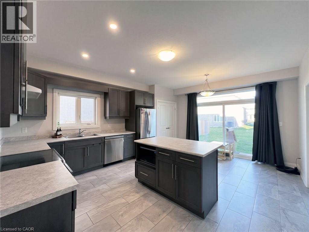 7474 Sherrilee Crescent Property Photo 8