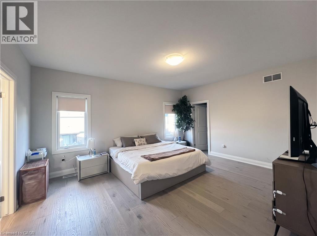7474 Sherrilee Crescent Property Photo 17