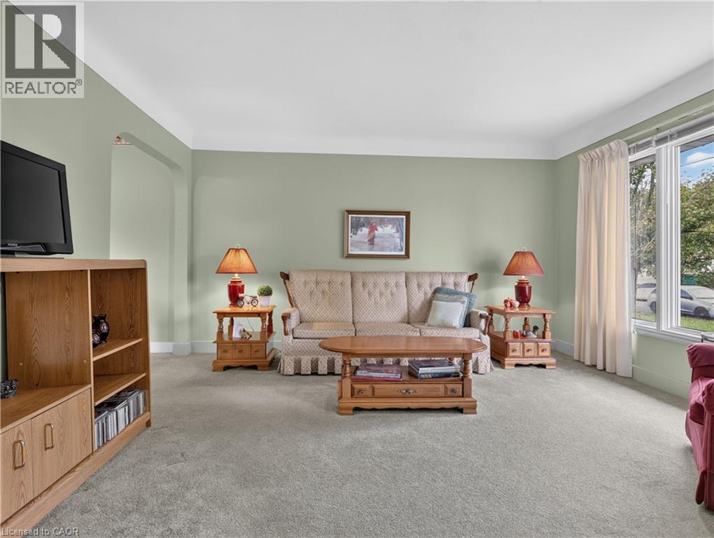 94 Jacobson Avenue Property Photo 4