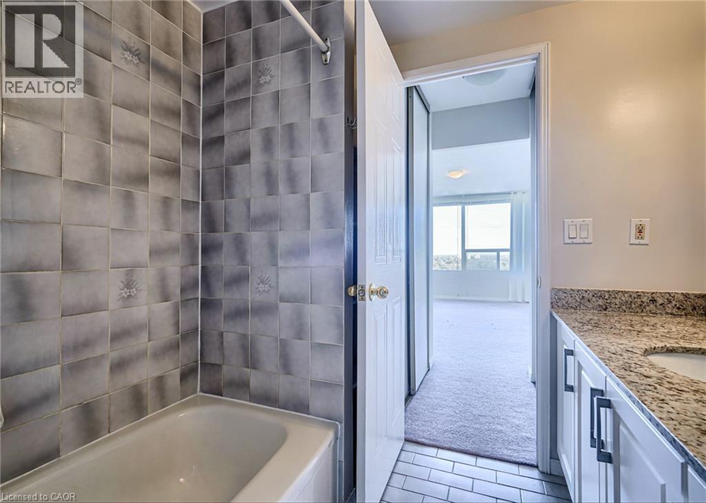 1270 Maple Crossing Boulevard Unit# 2009 Property Photo 8