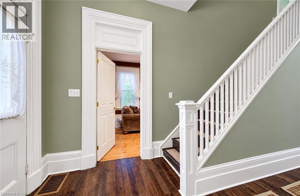 119 John Street W Property Photo 9
