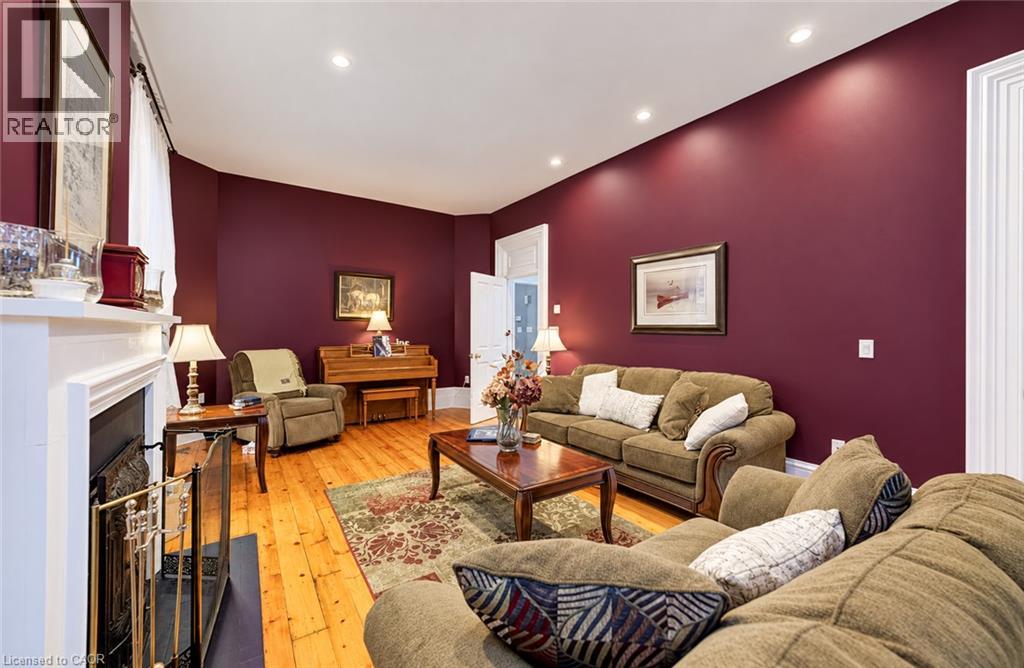 119 John Street W Property Photo 13