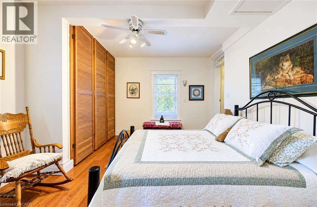 119 John Street W Property Photo 32