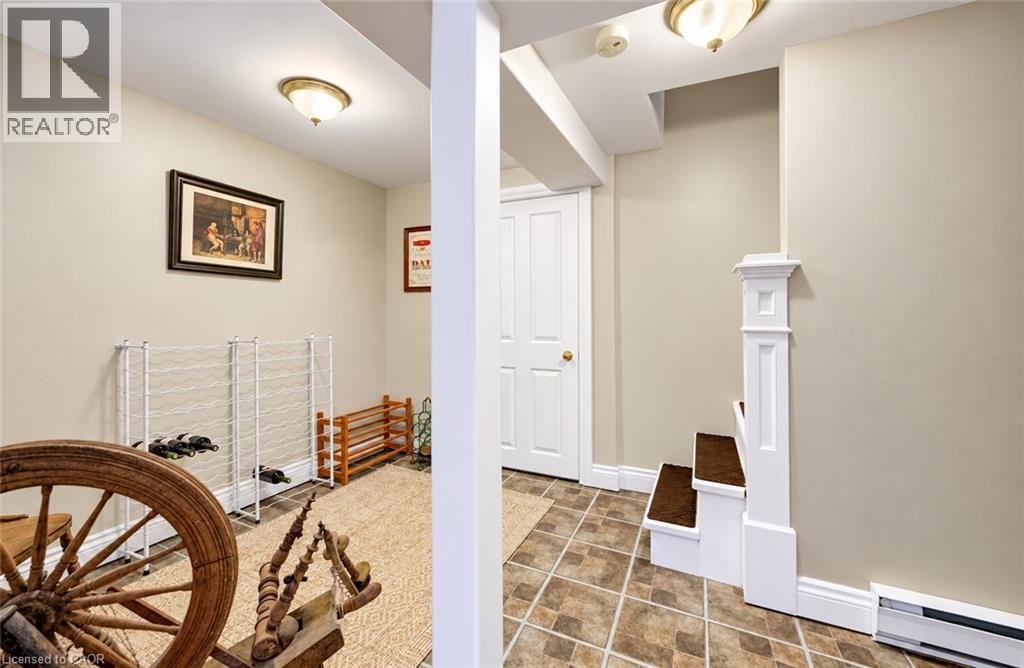 119 John Street W Property Photo 37