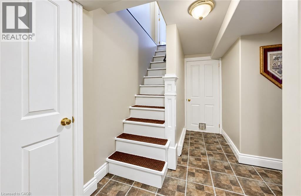 119 John Street W Property Photo 38