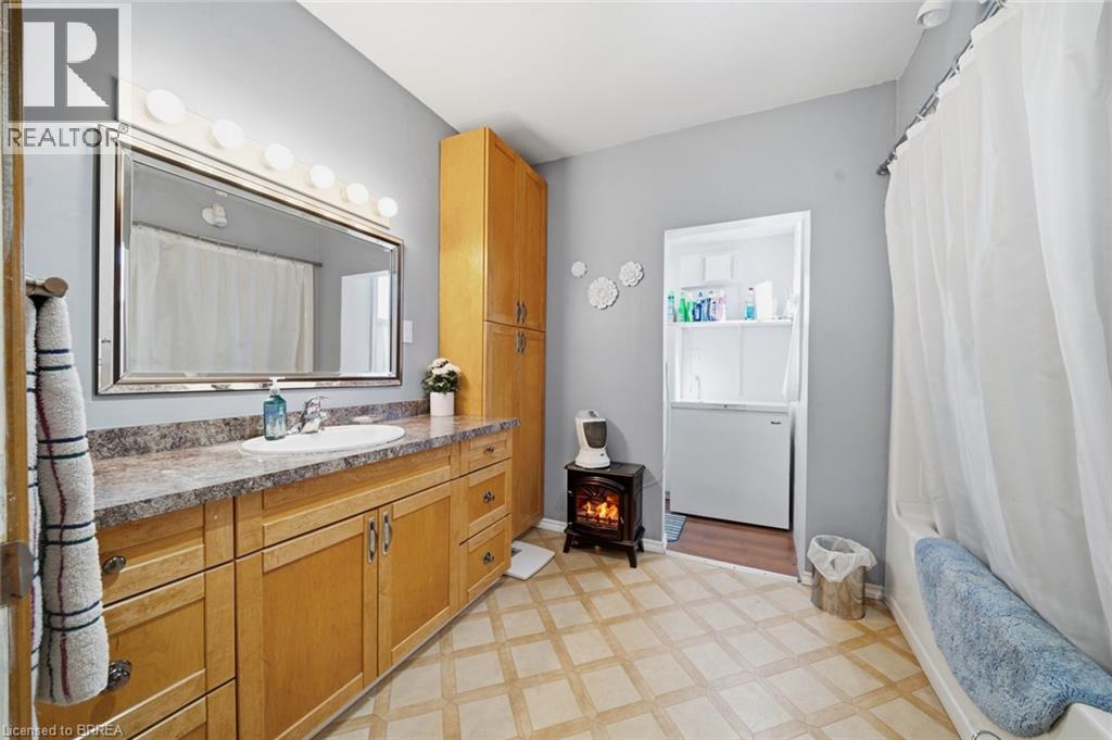 986 Colborne Street Property Photo 17