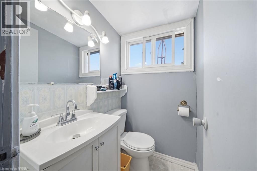 986 Colborne Street Property Photo 20