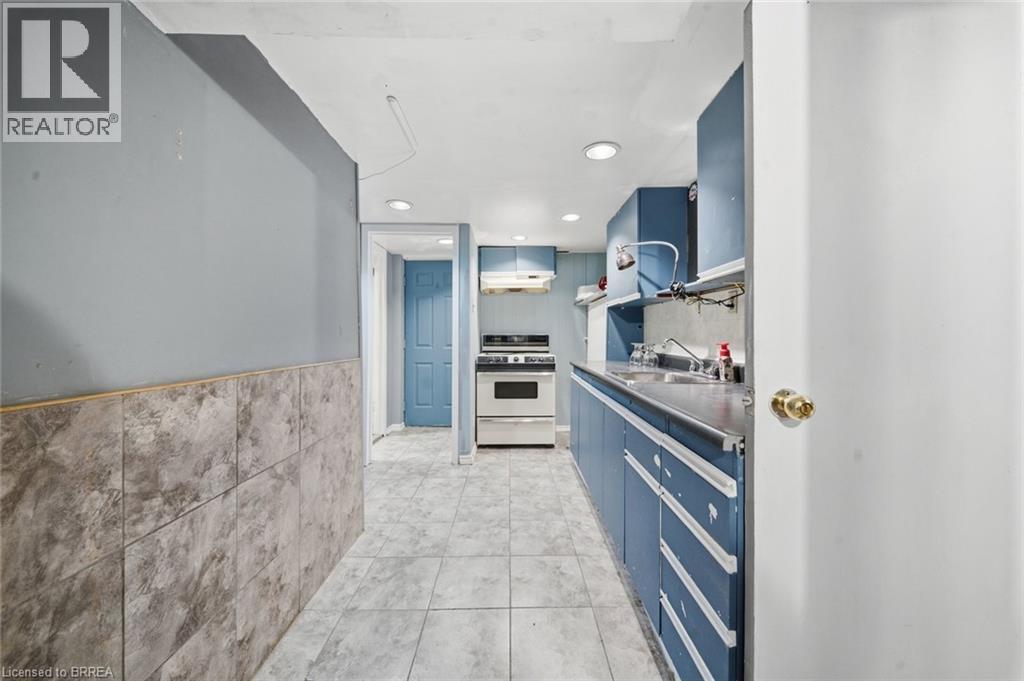 986 Colborne Street Property Photo 22