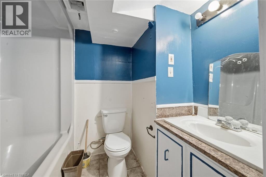 986 Colborne Street Property Photo 24