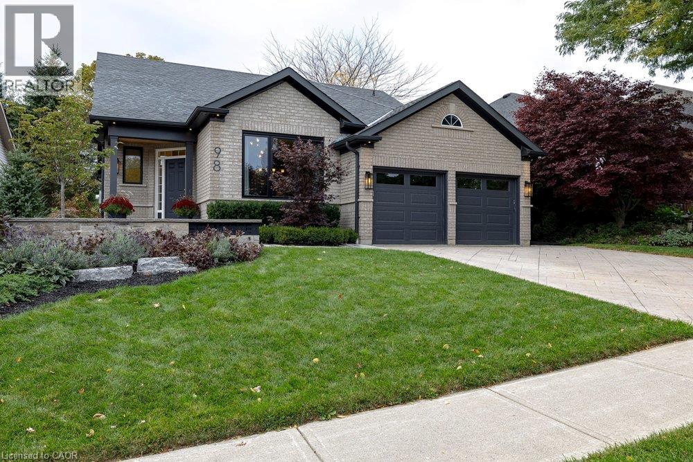 98 Moore Crescent Property Photo 2