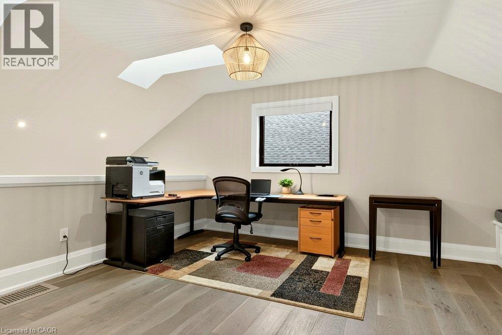 98 Moore Crescent Property Photo 28