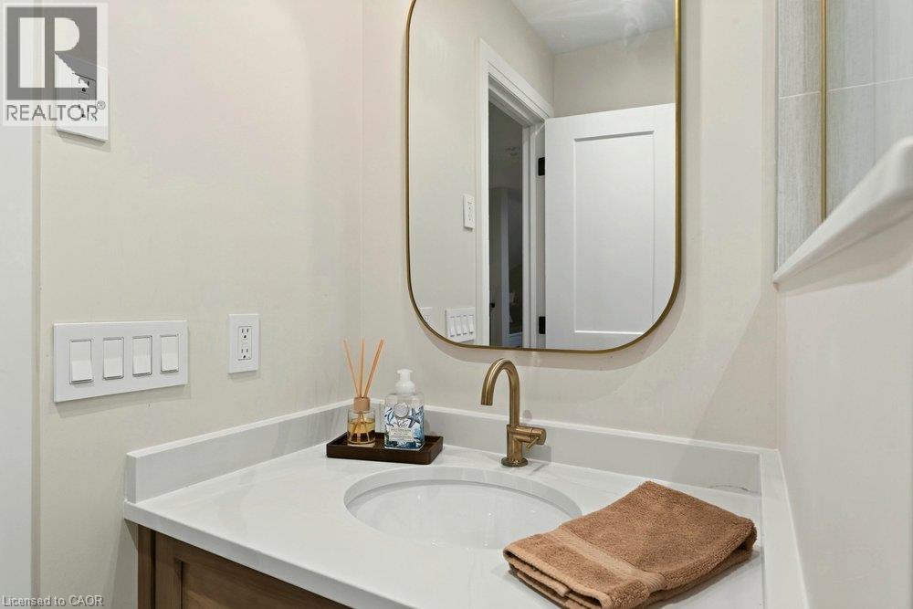 98 Moore Crescent Property Photo 32