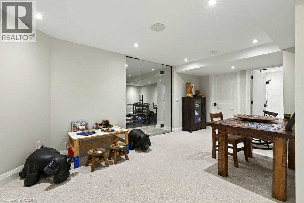 98 Moore Crescent Property Photo 40