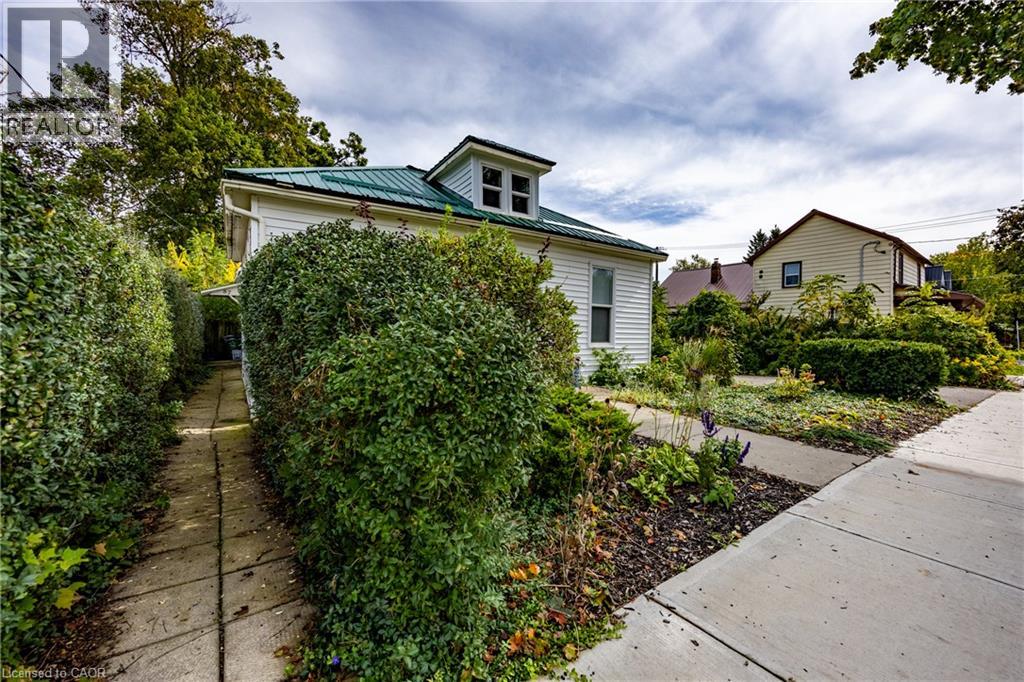 89 Talbot Street S Property Photo 7