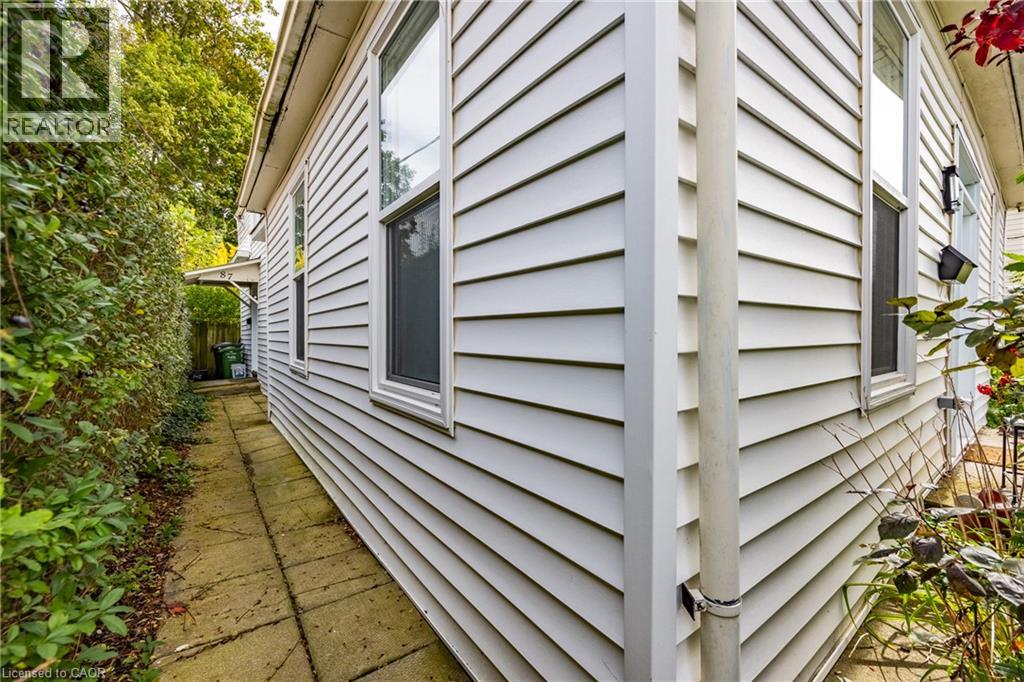 89 Talbot Street S Property Photo 8