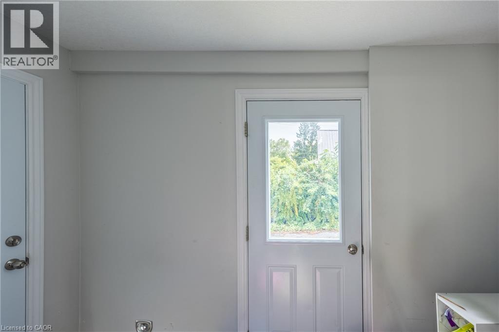 89 Talbot Street S Property Photo 26
