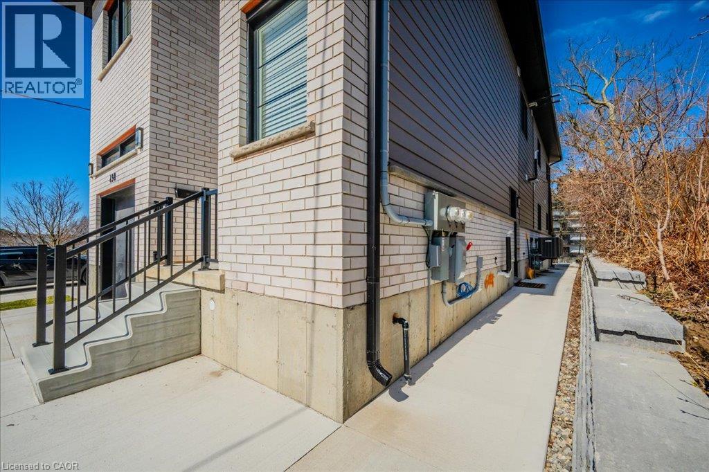 498 Karn Street Property Photo 3
