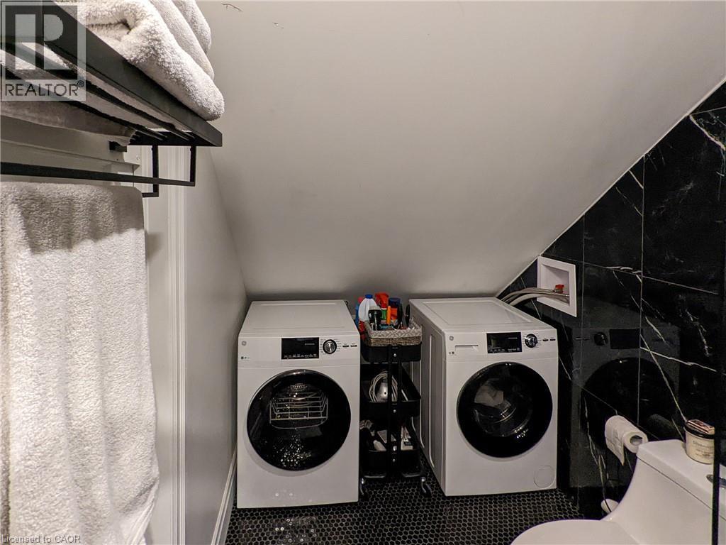 158 Hunter Street E Property Photo 10