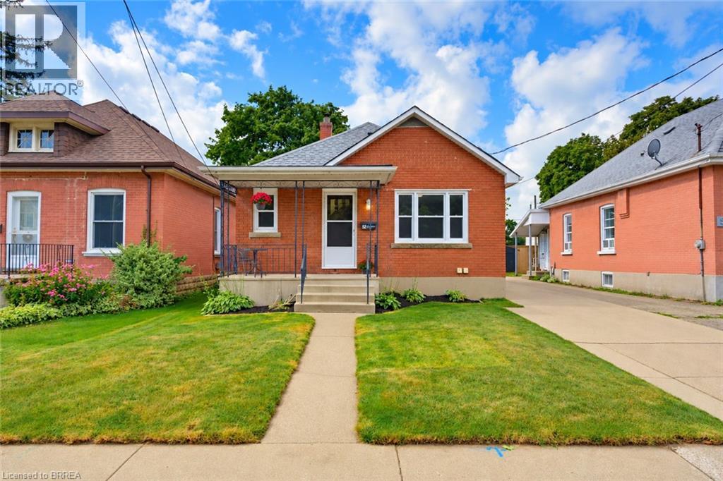 52 BURWELL Street Property Photo 1