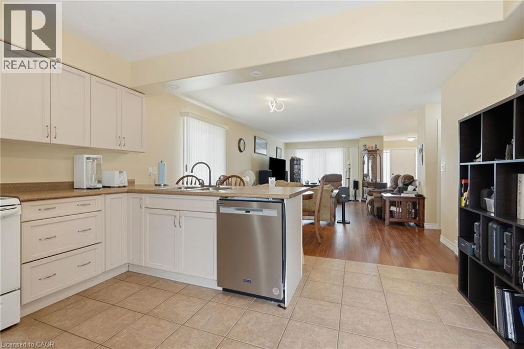 58 Saturn Road Property Photo 7