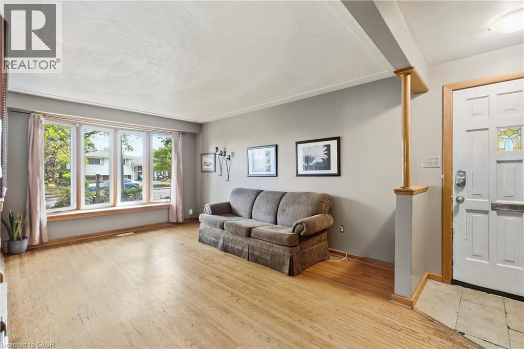 106 Victor Boulevard Property Photo 3