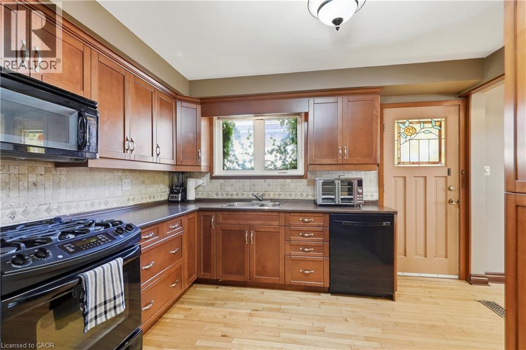 106 Victor Boulevard Property Photo 10