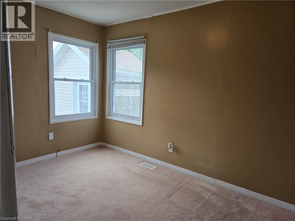 325 Simpson Avenue Property Photo 6
