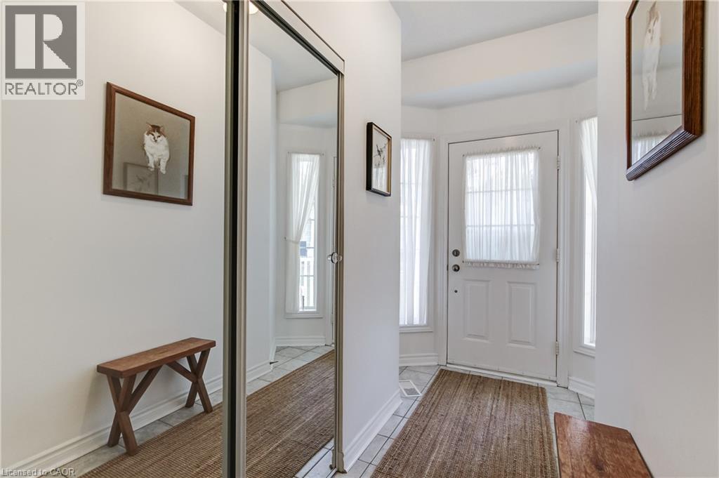 260 Silverbirch Boulevard Property Photo 4