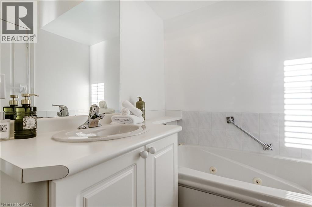 260 Silverbirch Boulevard Property Photo 10