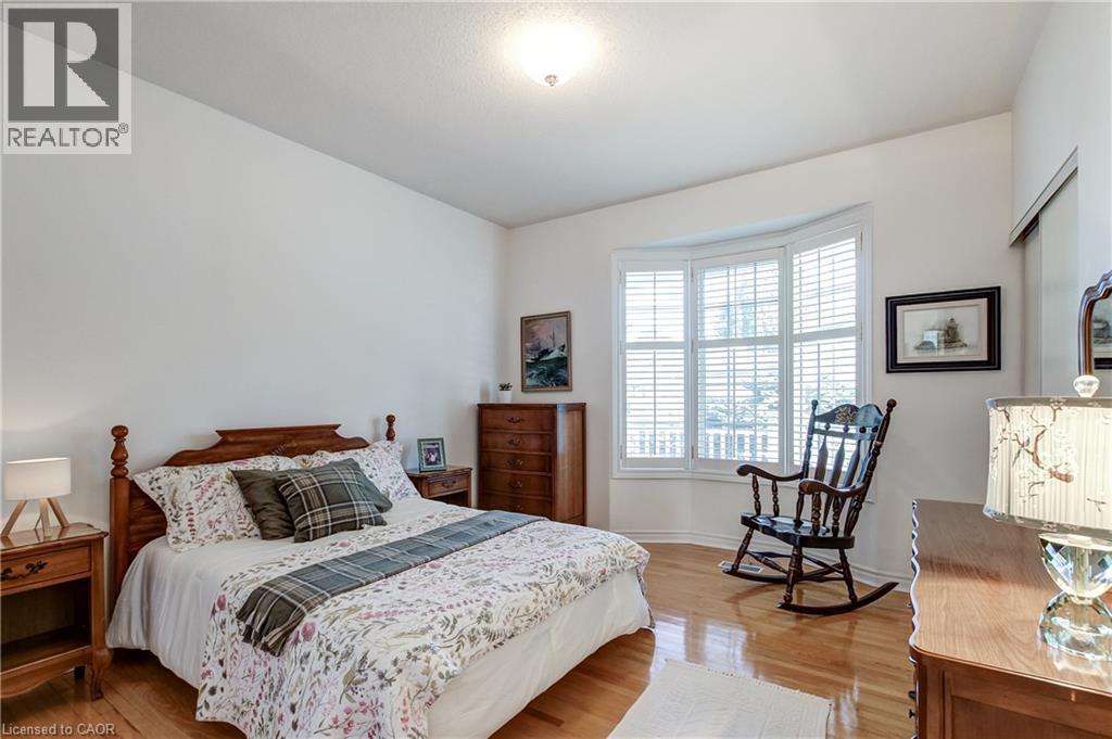 260 Silverbirch Boulevard Property Photo 12