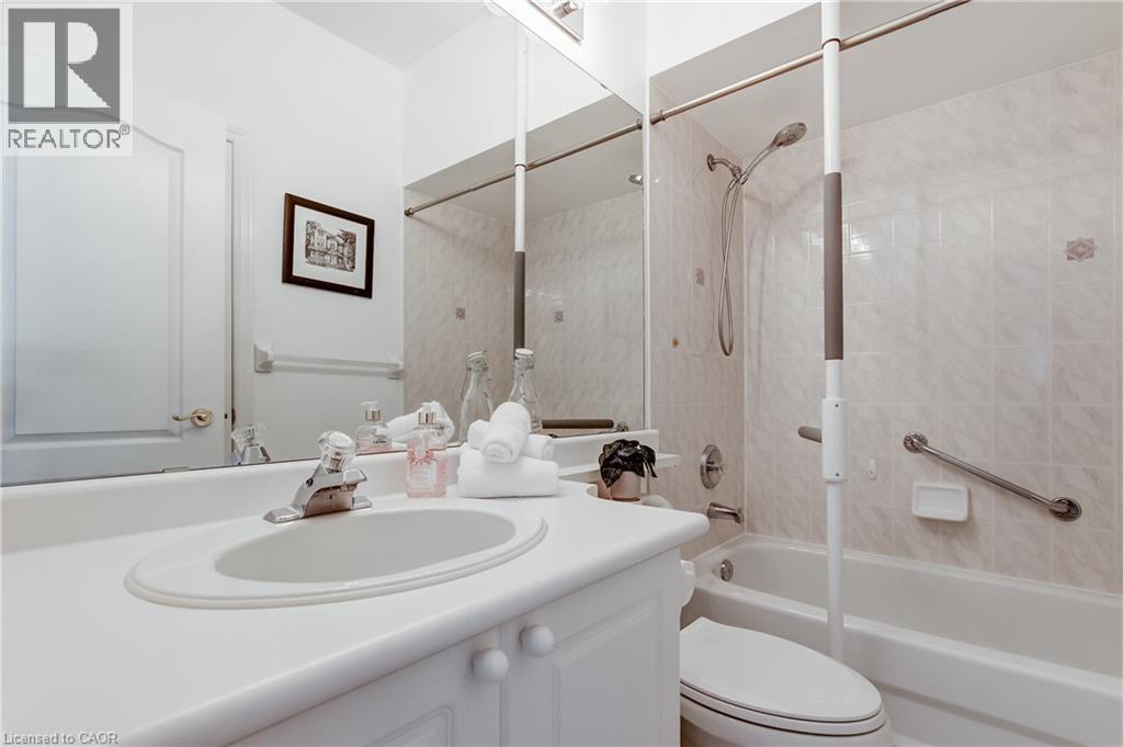 260 Silverbirch Boulevard Property Photo 14