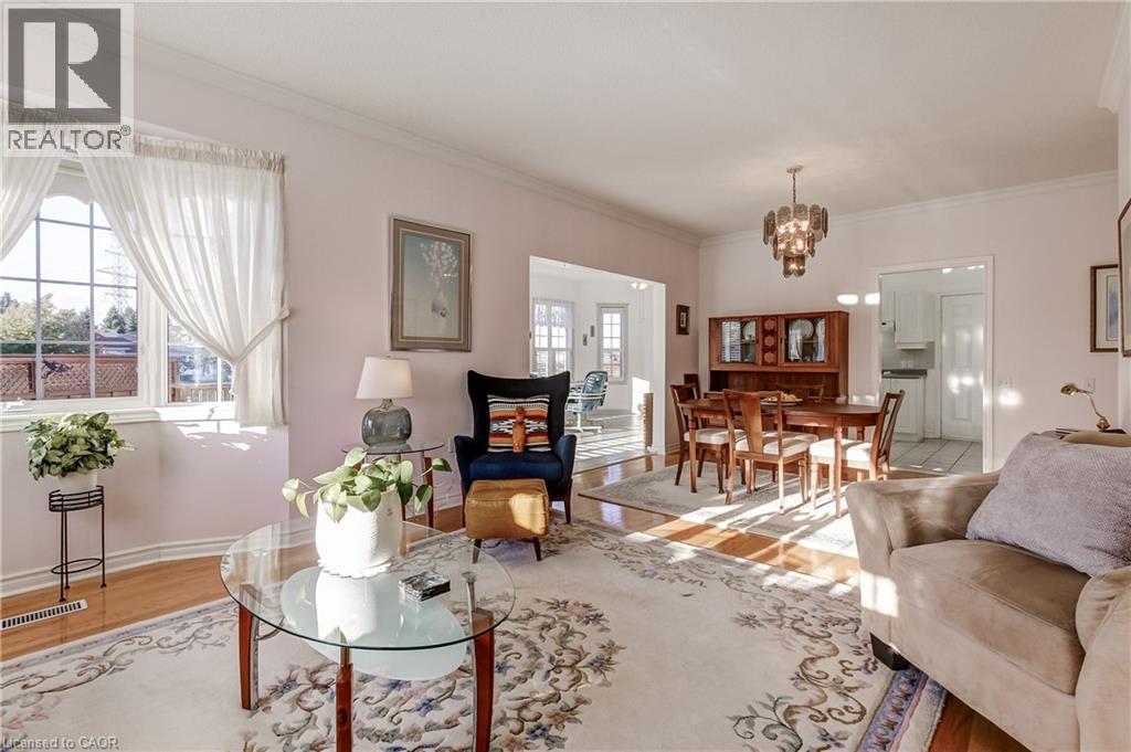 260 Silverbirch Boulevard Property Photo 17