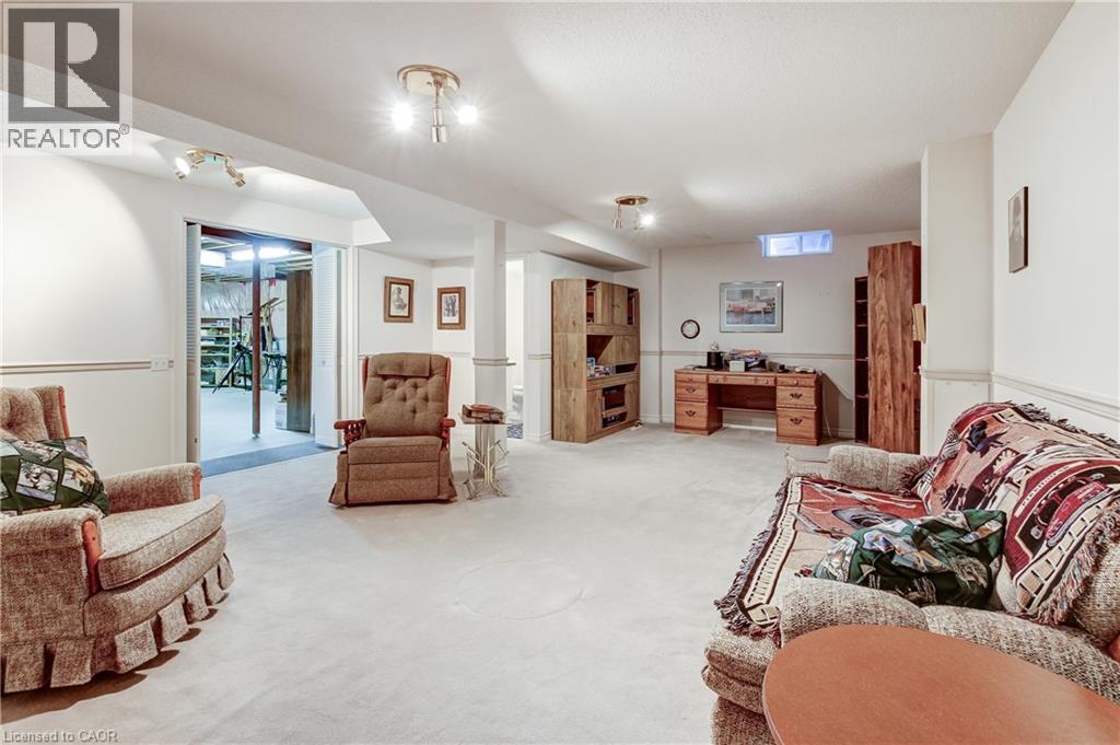 260 Silverbirch Boulevard Property Photo 24