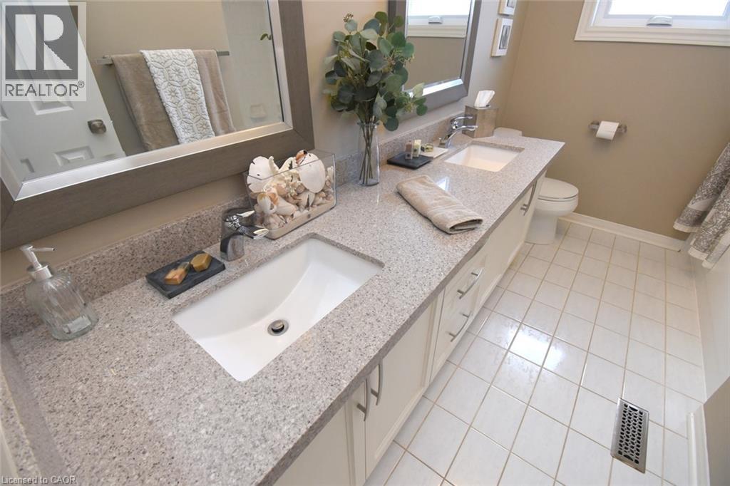 470 Amanda Crescent Property Photo 37