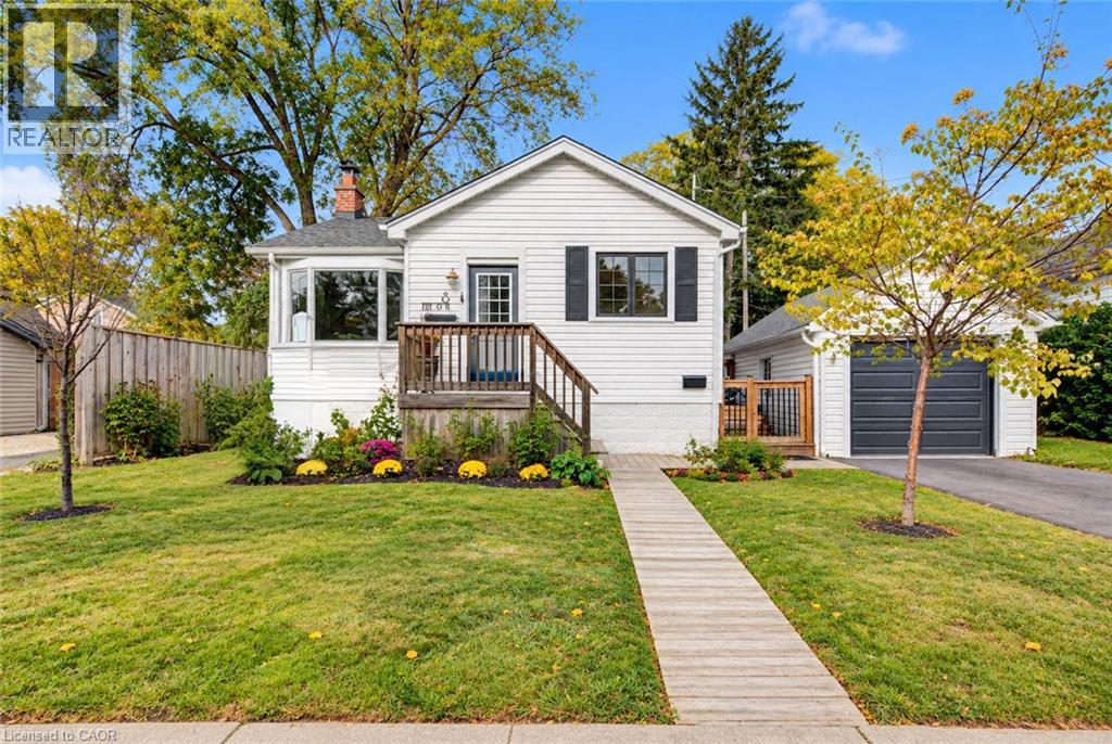 8 Peel Street N Property Photo 1