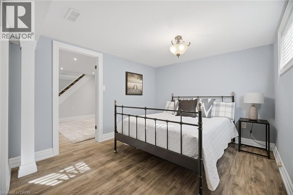 18 Delsey Street Property Photo 33