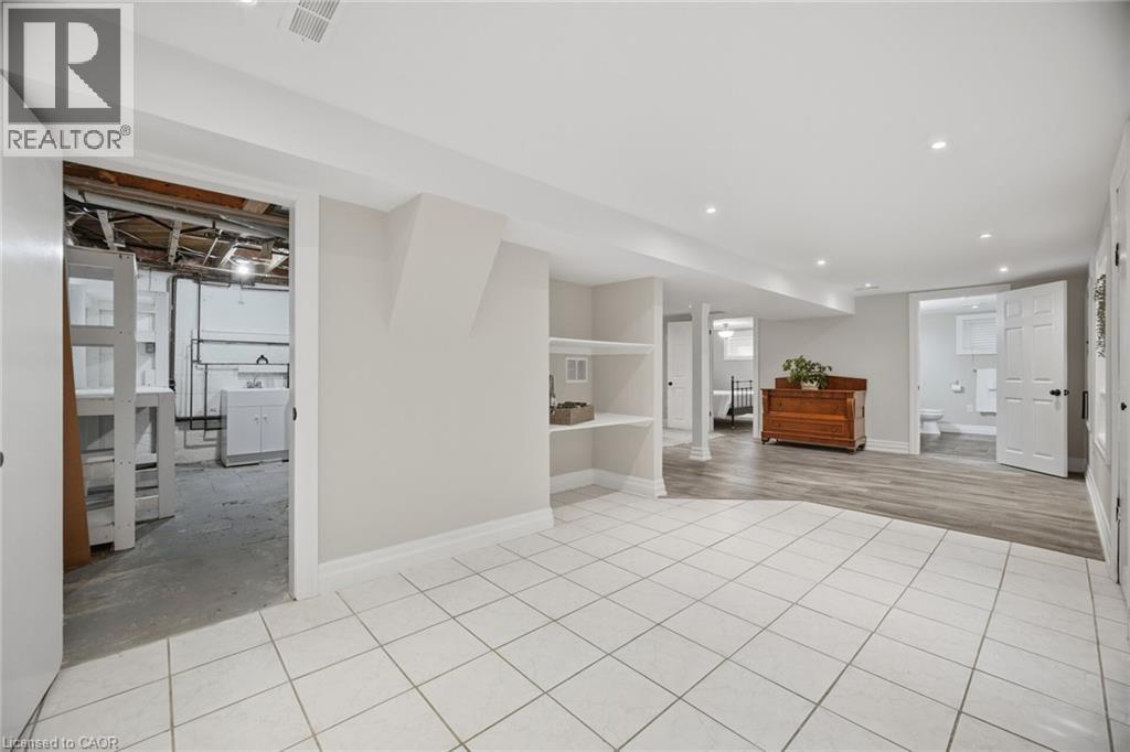 18 Delsey Street Property Photo 37