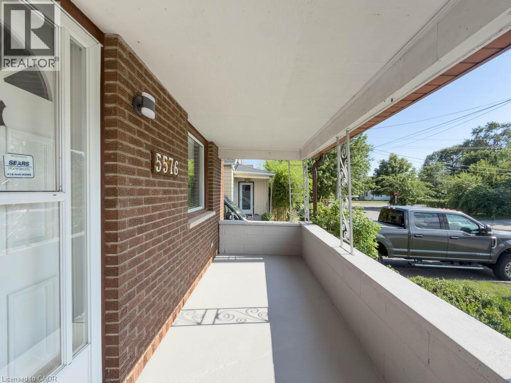 5576 Desson Avenue Property Photo 3