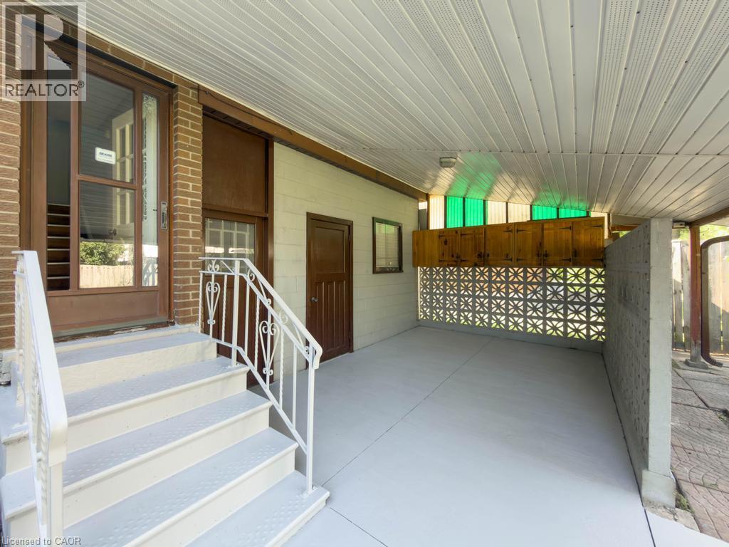 5576 Desson Avenue Property Photo 5