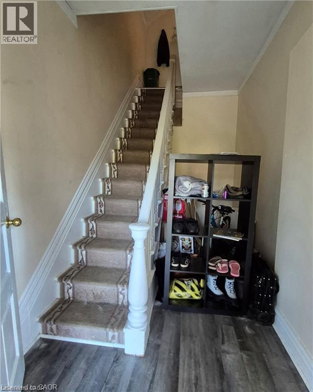 20 Carleton Street N Property Photo 13