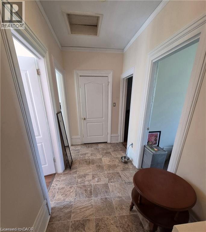 20 Carleton Street N Property Photo 14