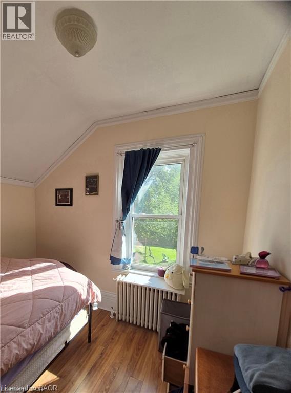 20 Carleton Street N Property Photo 18
