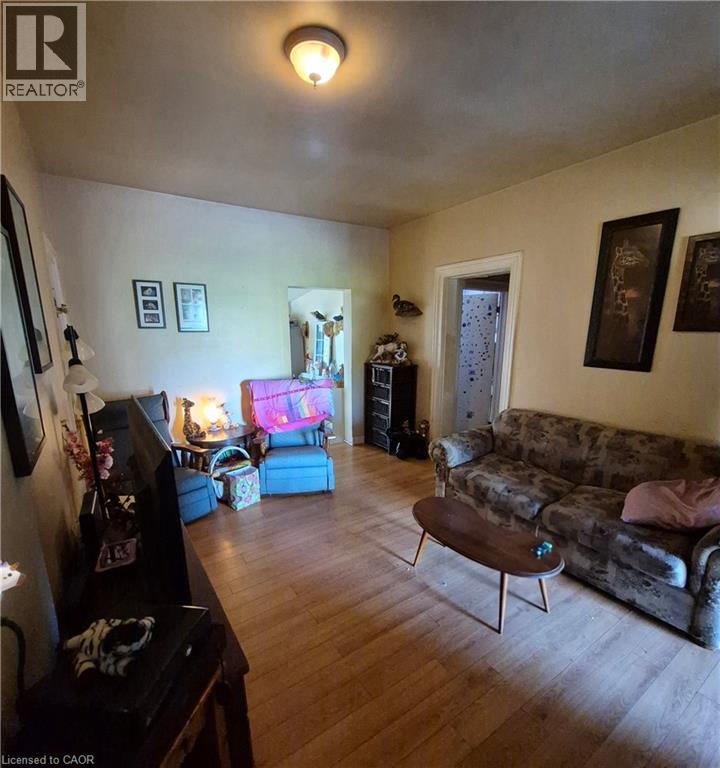 20 Carleton Street N Property Photo 6