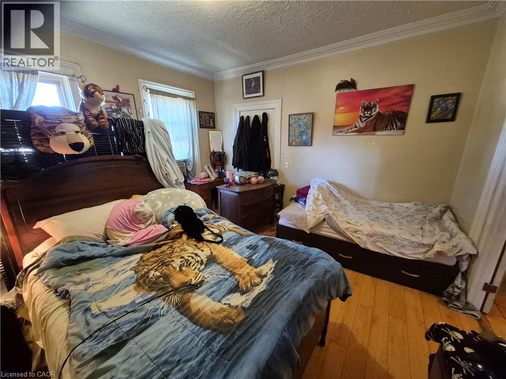 20 Carleton Street N Property Photo 9