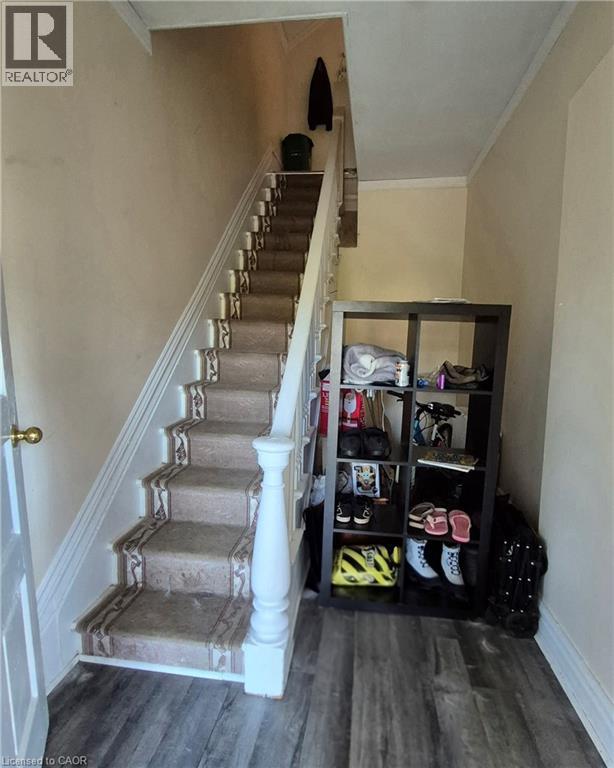 20 Carleton Street N Property Photo 13