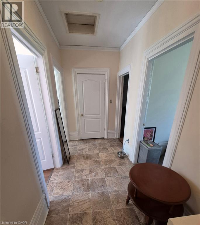 20 Carleton Street N Property Photo 14