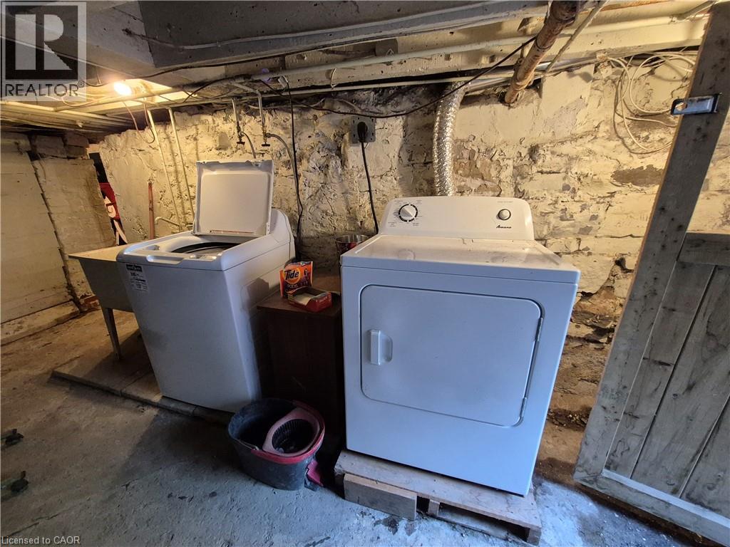 20 Carleton Street N Property Photo 24