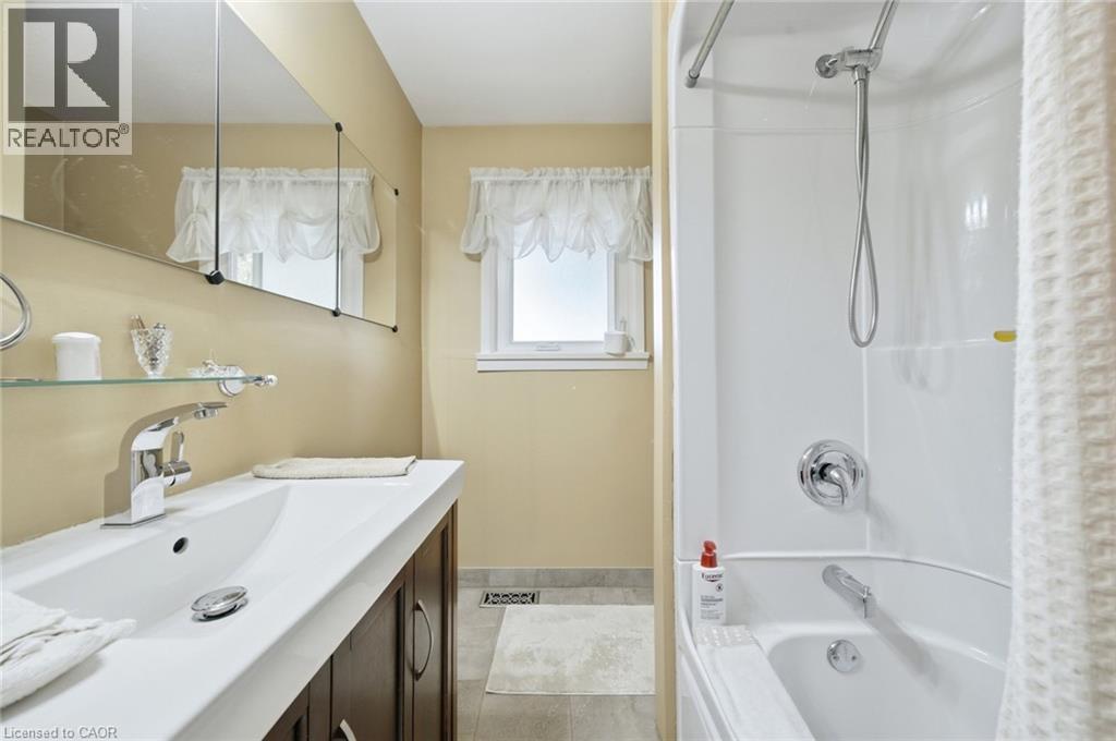 493 Allen Road Property Photo 9